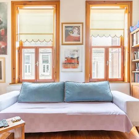 Spacious Traditional Iconic Greek House Apartment