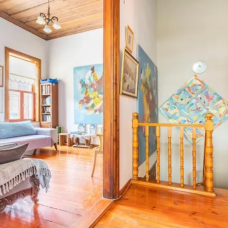 Spacious Traditional Iconic Greek House Izmir