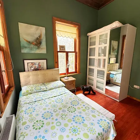 Spacious Traditional Iconic Greek House *