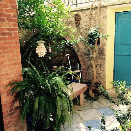 Spacious Traditional Iconic Greek House *