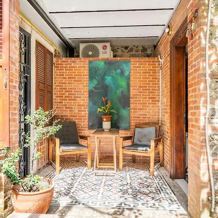 Spacious Traditional Iconic Greek House *