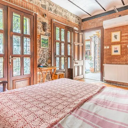 Apartment Spacious Traditional Iconic Greek House Izmir