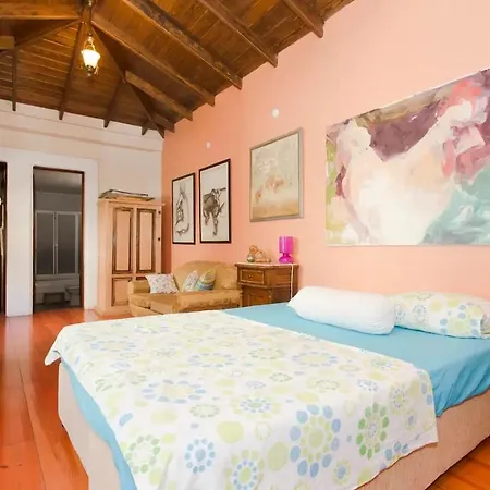 Spacious Traditional Iconic Greek House Apartment *